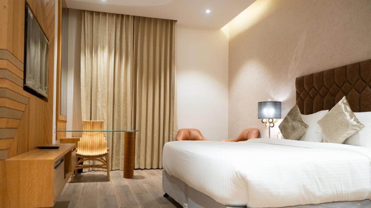 Clarks Inn Suites カングラ エクステリア 写真