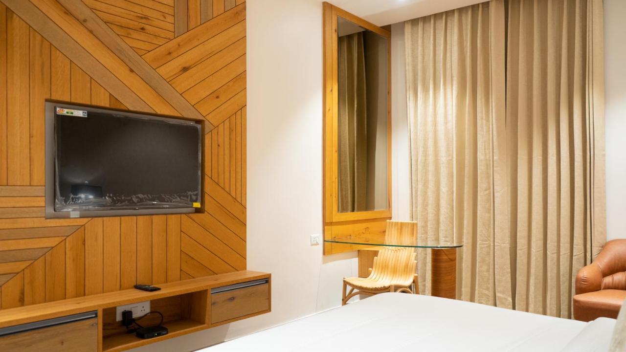 Clarks Inn Suites カングラ エクステリア 写真