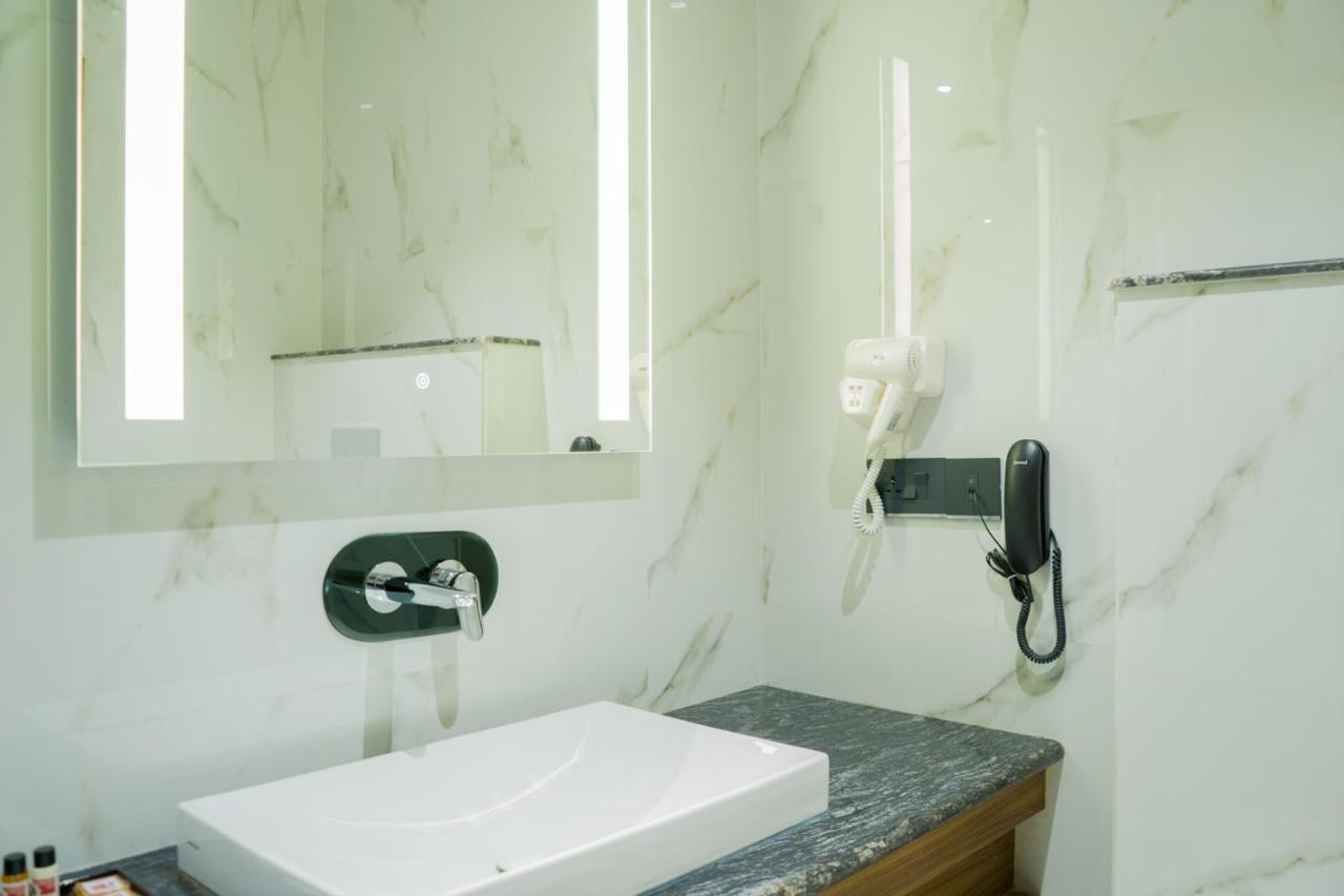 Clarks Inn Suites カングラ エクステリア 写真