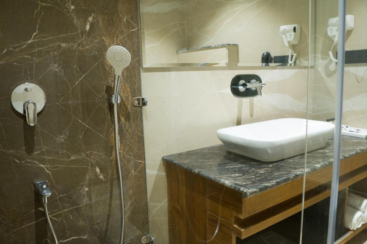 Clarks Inn Suites カングラ エクステリア 写真