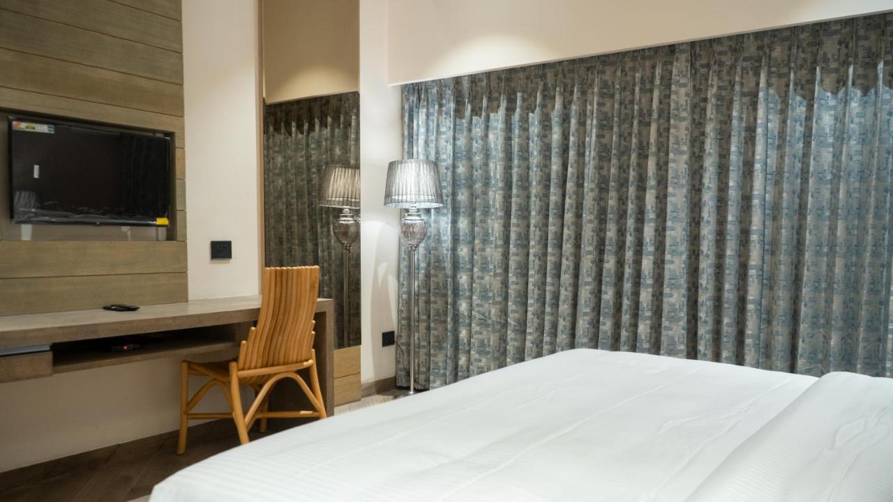 Clarks Inn Suites カングラ エクステリア 写真