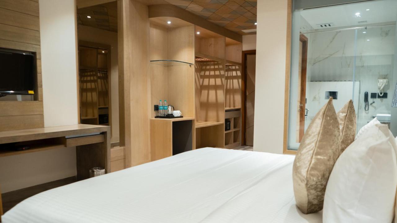 Clarks Inn Suites カングラ エクステリア 写真