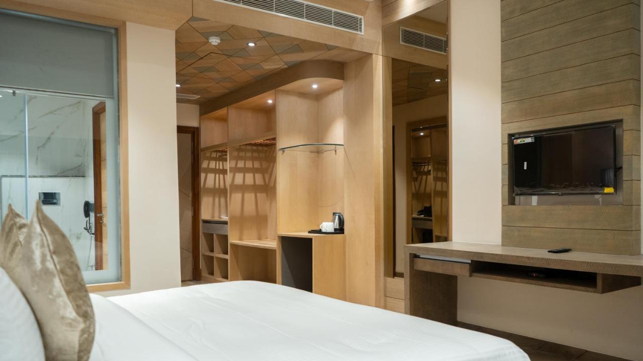 Clarks Inn Suites カングラ エクステリア 写真